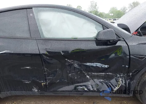 2023 Tesla Model Y Awd/Long Range Dual Motor All-Wheel Drive z USA, uszkodzony, nr VIN 7SAYGDEE2PA105631